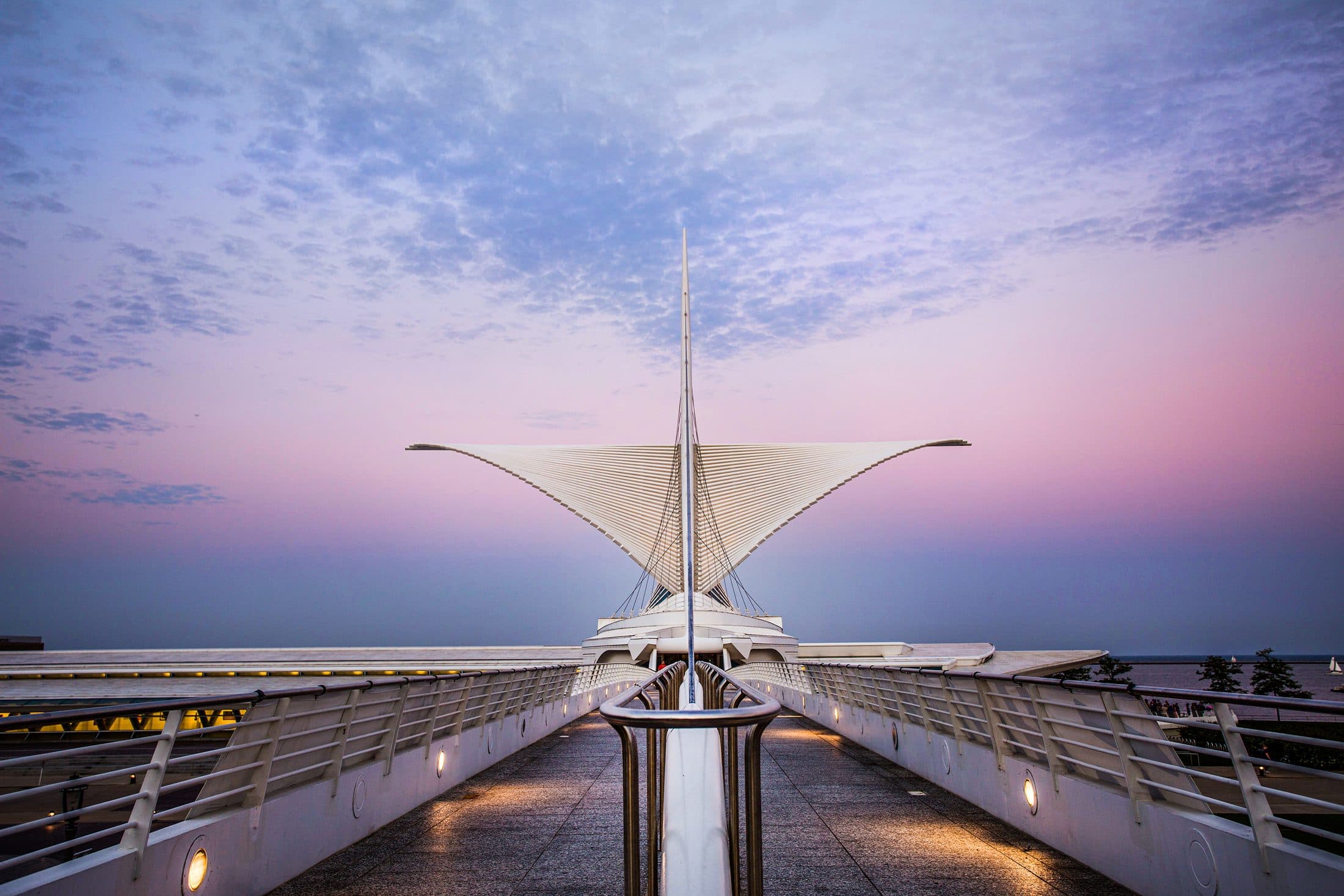 Milwaukee Art Museum lakefront hero image